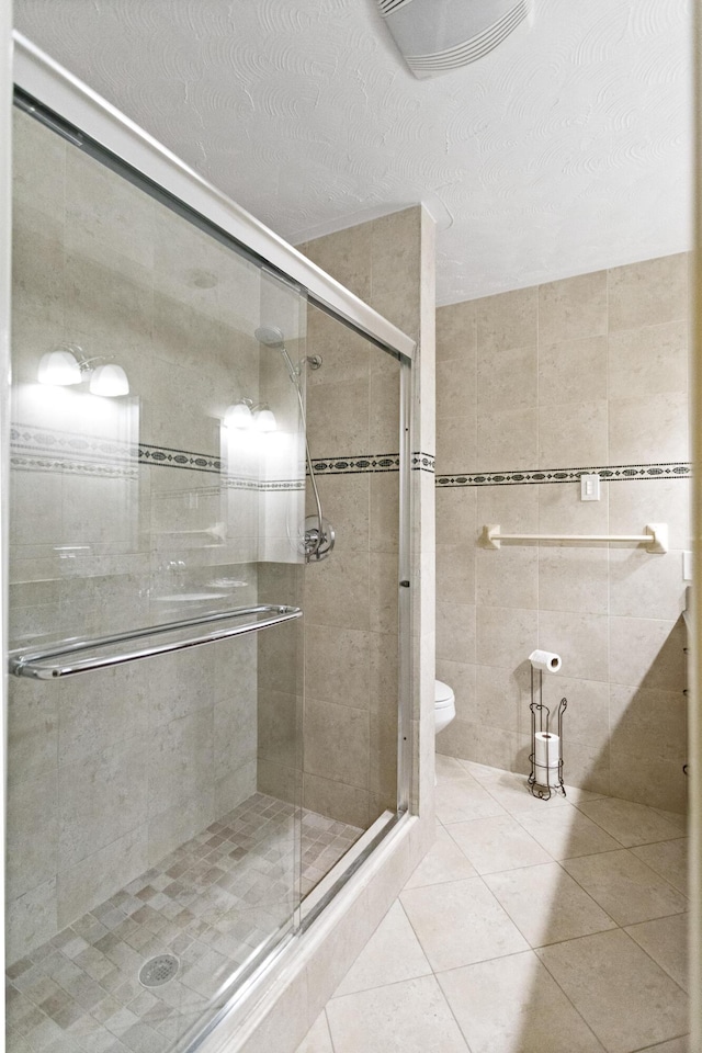 1821 N 50th Ave, Hollywood, FL 33021 - full bathroom featuring tile patterned flooring, toilet, a stall shower, tile walls, and a textured ceiling