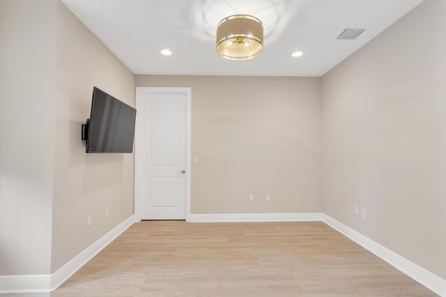 spare room with recessed lighting, baseboards, visible vents, and light wood finished floors