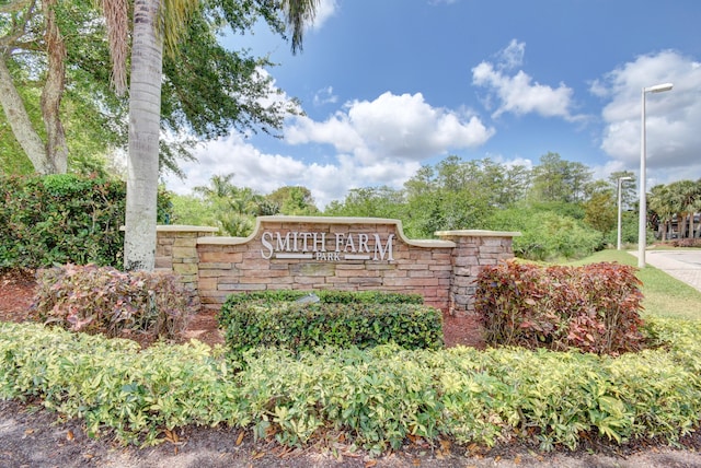 view of community / neighborhood sign