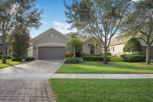 view of front facade featuring a garage and a front yard