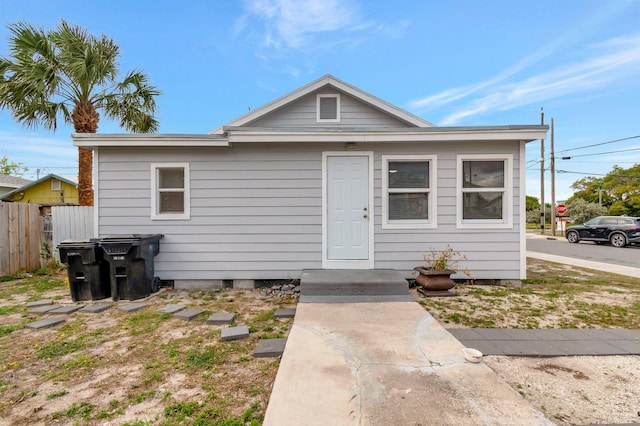 bungalow featuring fence