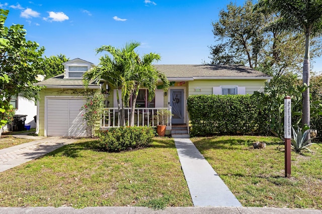 view of front of home featuring a front yard and a garage