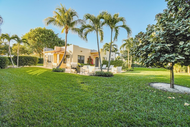 view of yard featuring a patio