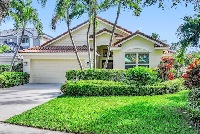 view of front of property with a front yard