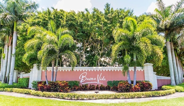 view of community / neighborhood sign