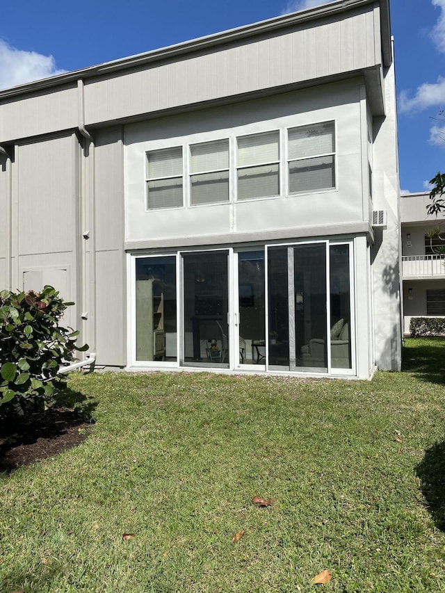 back of house featuring a yard