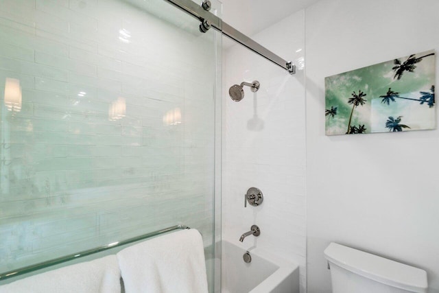 bathroom featuring toilet and washtub / shower combination