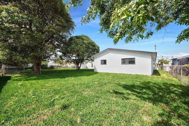 view of yard featuring a fenced backyard