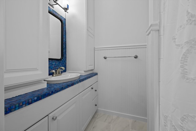 bathroom with vanity