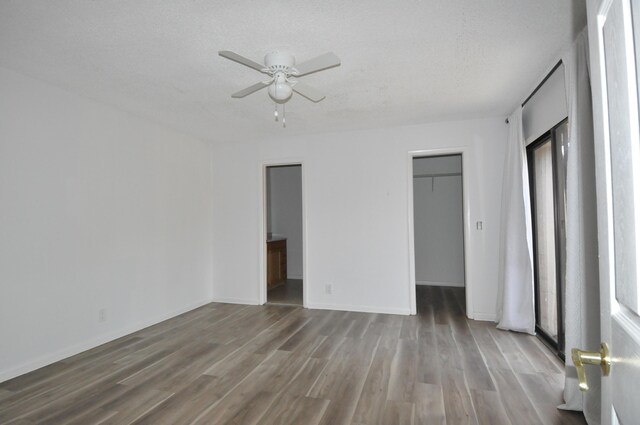 laundry room with laundry area, independent washer and dryer, and light tile patterned floors