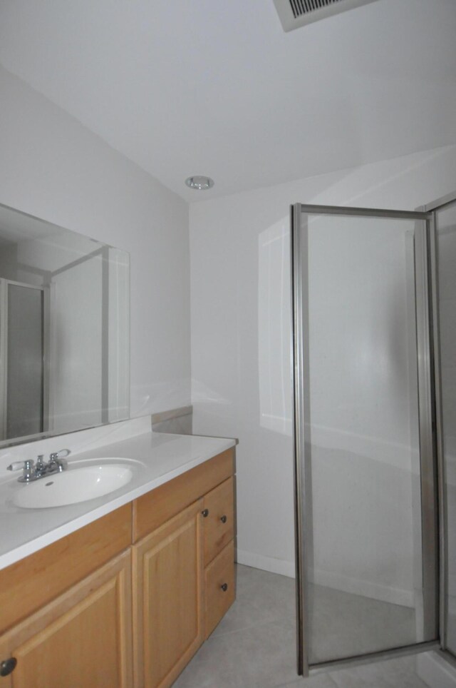 spare room featuring dark wood-style floors, a textured ceiling, a ceiling fan, and baseboards