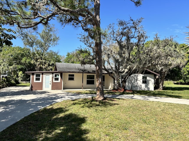 single story home with driveway and a front lawn