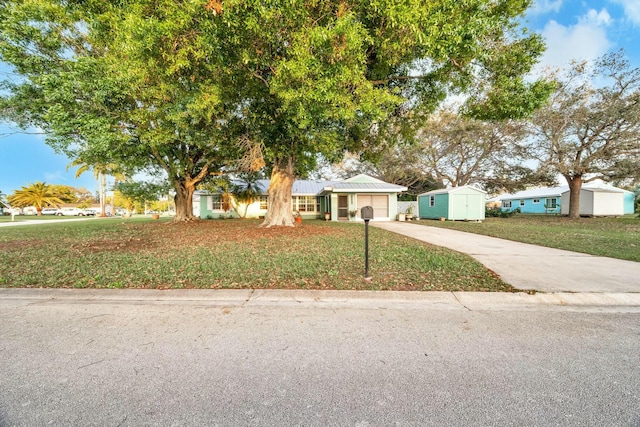 view of front of house featuring a front yard