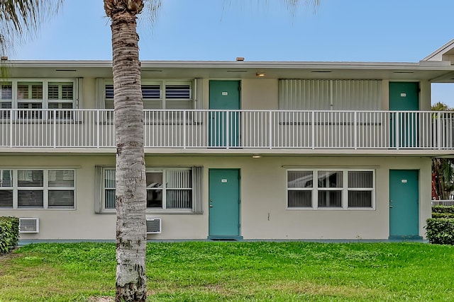 view of front of house featuring a front yard