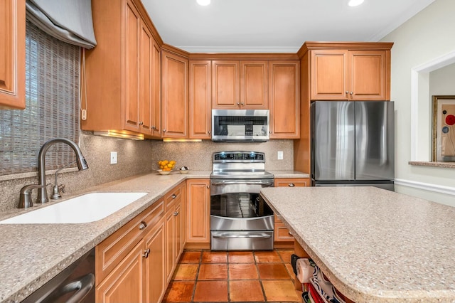 kitchen with tasteful backsplash, appliances with stainless steel finishes, a sink, and recessed lighting