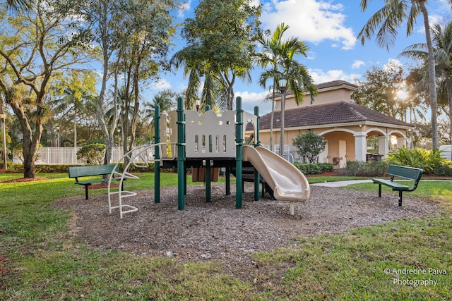 3036 Calle Valencia, West Palm Beach, FL 33409 - community play area featuring fence and a yard