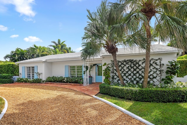 ranch-style house featuring stucco siding