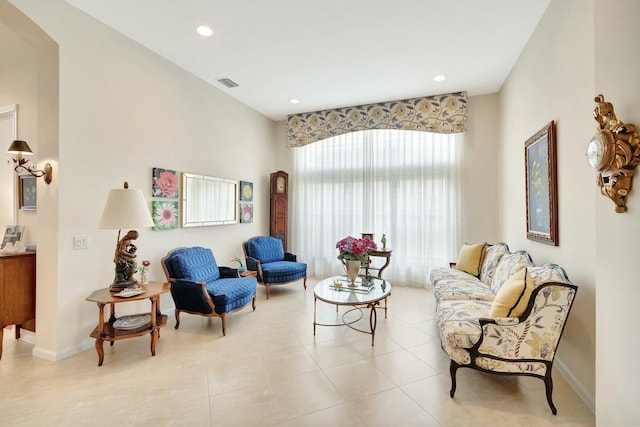 living area with baseboards, visible vents, and recessed lighting