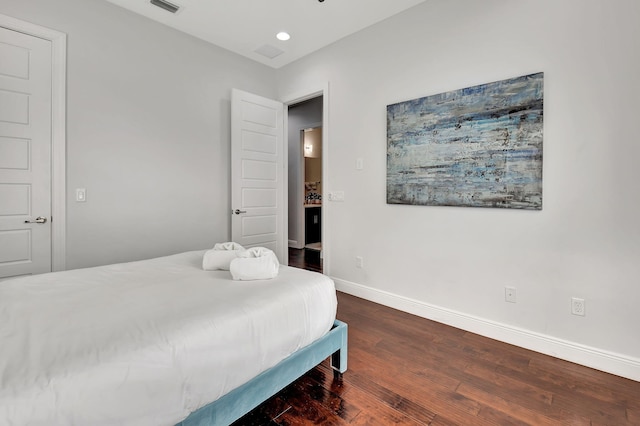 bedroom with dark wood-type flooring, recessed lighting, visible vents, and baseboards