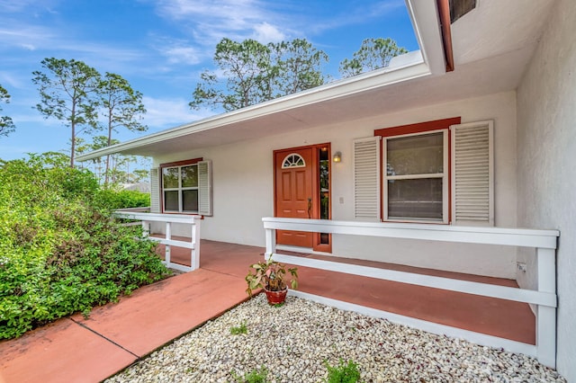 entrance to property featuring covered porch