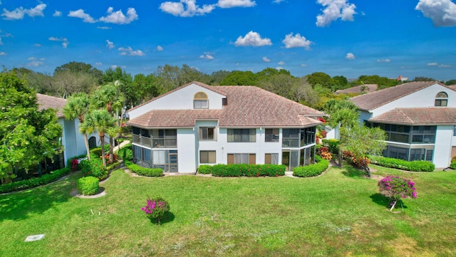 15334 Strathearn Dr Unit 12104, Delray Beach, FL 33446 - view of front facade featuring a front yard, stucco siding, and a tile roof
