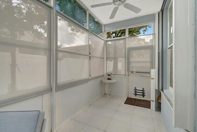 sunroom featuring a ceiling fan