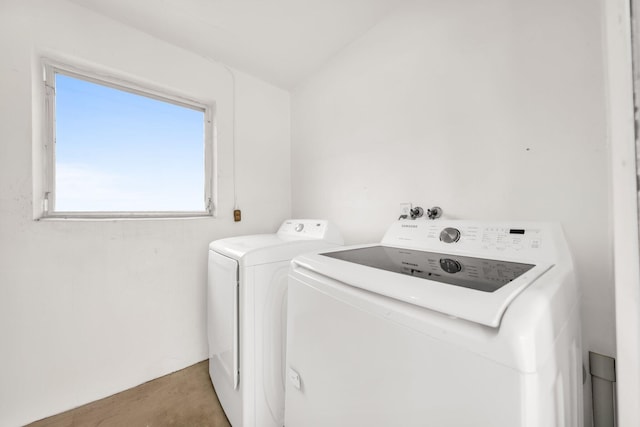 431 SW 1st Ave, Boynton Beach, FL 33435 - laundry area with washer and clothes dryer