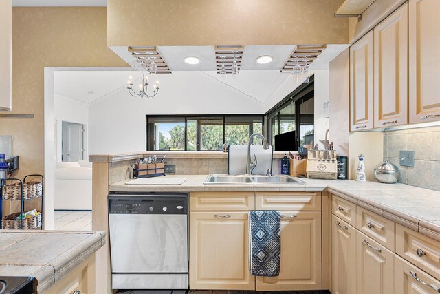 sunroom with lofted ceiling