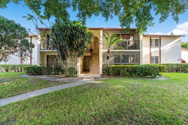 view of front of house with a front lawn