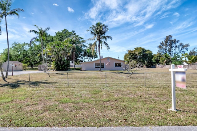 view of yard featuring fence