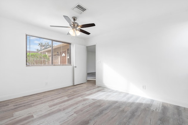 empty room featuring light wood-type flooring and ceiling fan