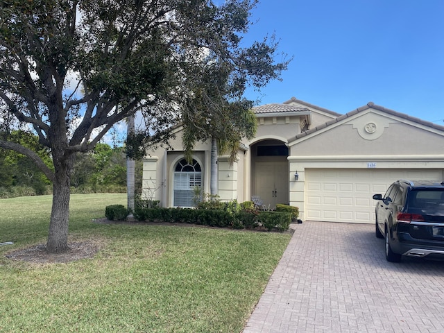 view of front facade featuring a garage and a front yard