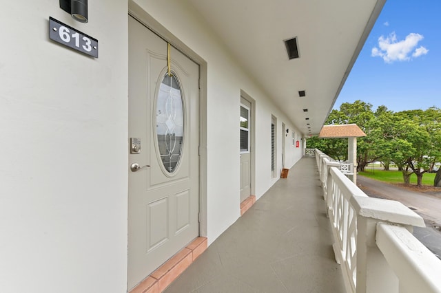 view of exterior entry featuring stucco siding