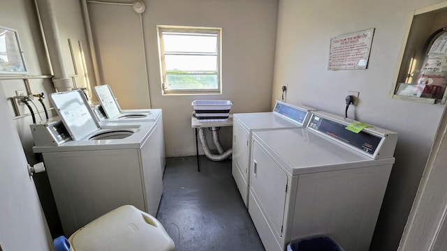 3100 N Palm Aire Dr Unit 604, Pompano Beach, FL 33069 - laundry room with washing machine and dryer