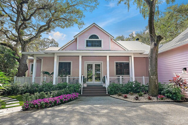 view of front of house with covered porch, driveway, and a garage