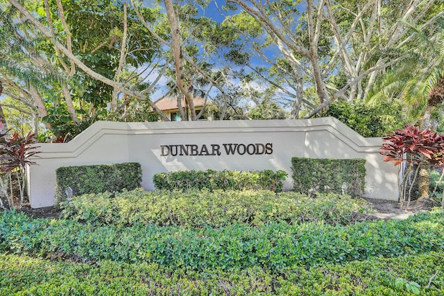 view of community / neighborhood sign