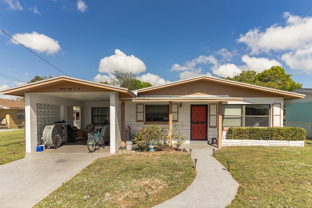 view of front facade featuring a carport and a front yard