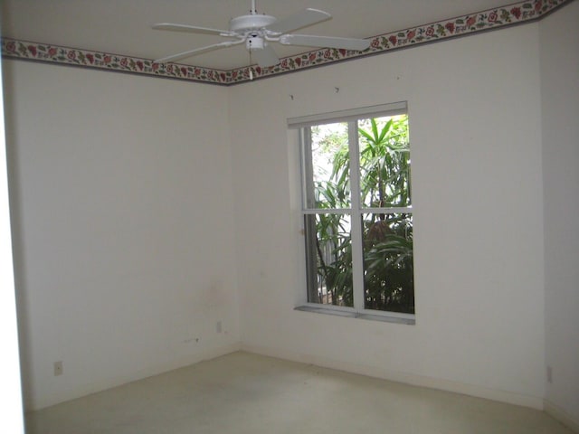 empty room with ceiling fan