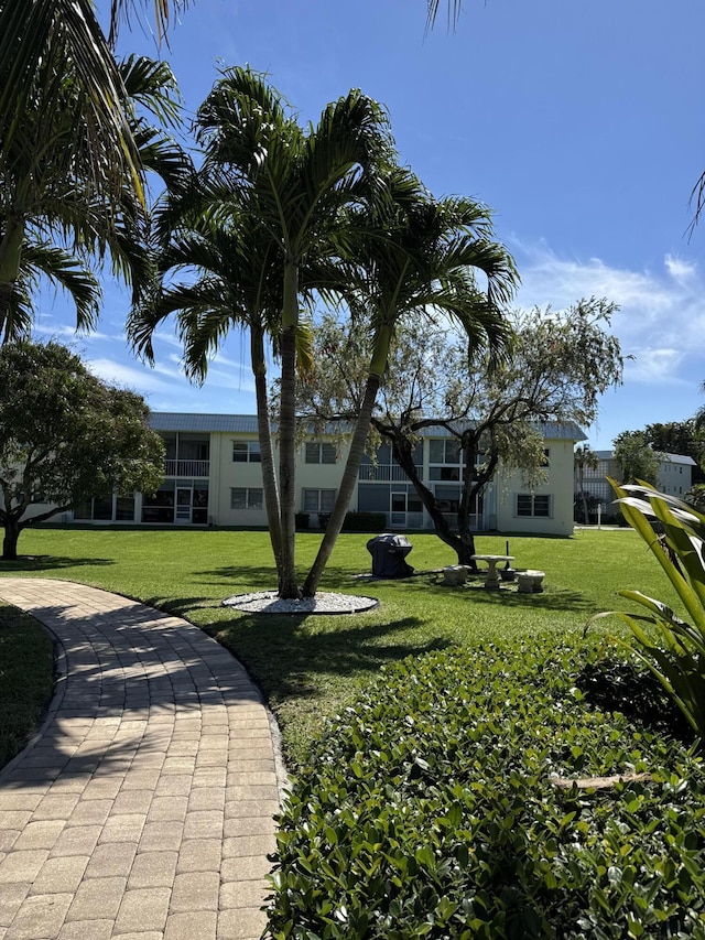 view of property's community featuring a yard