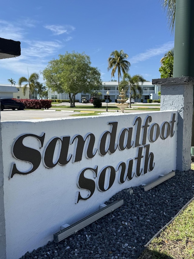 view of community / neighborhood sign