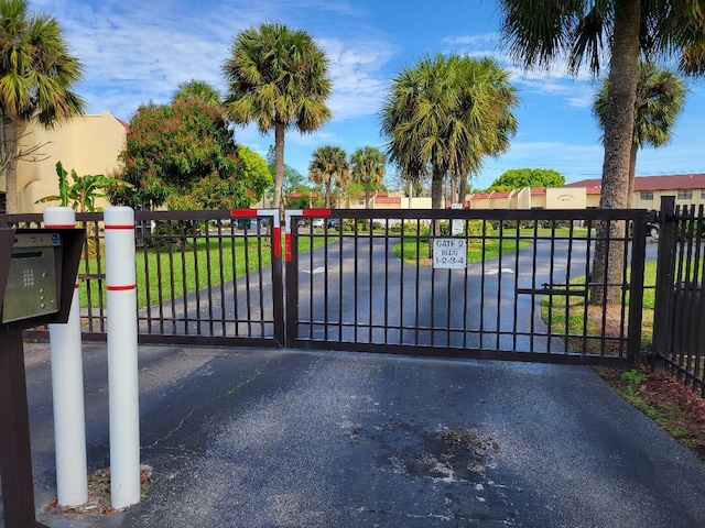 2050 Oleander Blvd Unit 1106, Fort Pierce, FL 34950 - view of gate