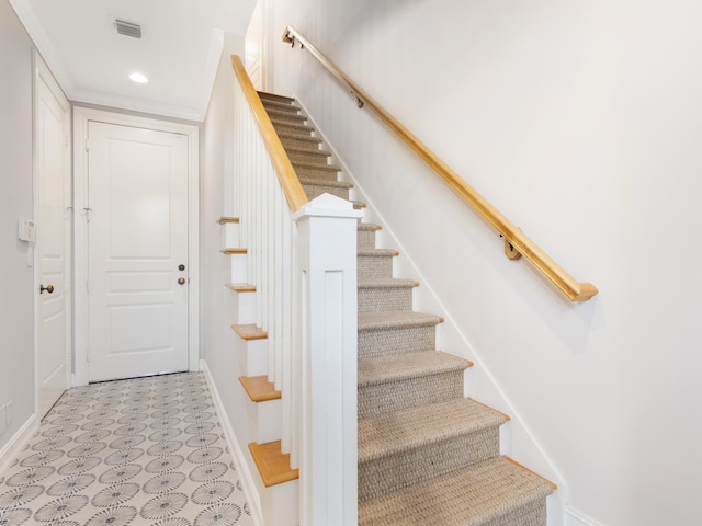 stairs featuring visible vents, baseboards, ornamental molding, and recessed lighting