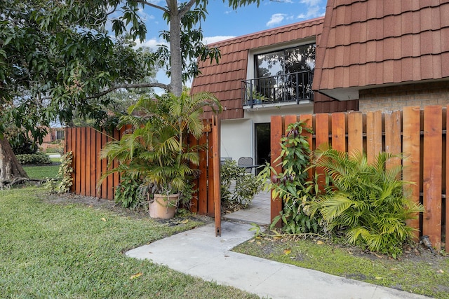 exterior space featuring a balcony