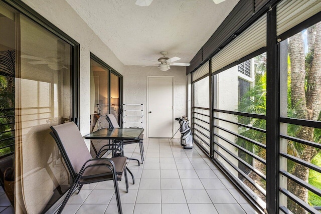 sunroom / solarium with a ceiling fan