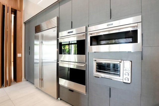 kitchen with appliances with stainless steel finishes and gray cabinetry