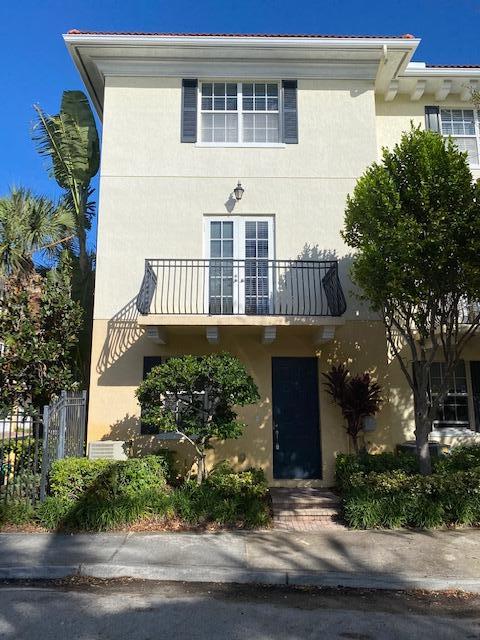 view of front of house featuring a balcony