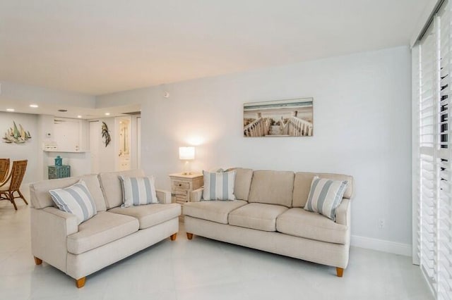 living area featuring baseboards and recessed lighting