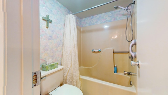 bathroom featuring shower / bath combo with shower curtain and toilet