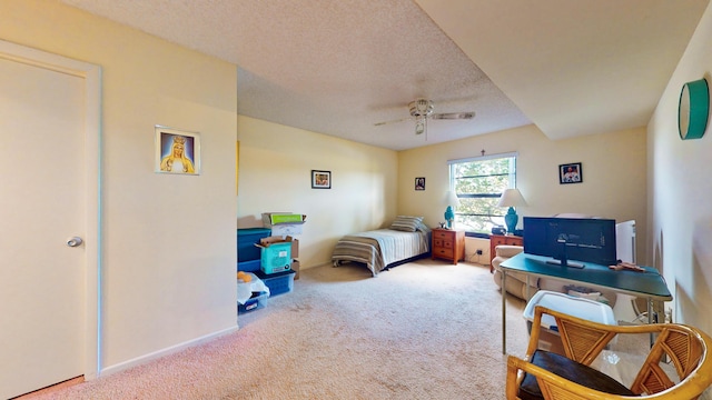 bedroom featuring ceiling fan, carpet, and a textured ceiling