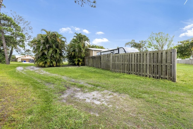 2103 SE Meadowbrook Rd, Stuart, FL 34997 - view of yard with fence